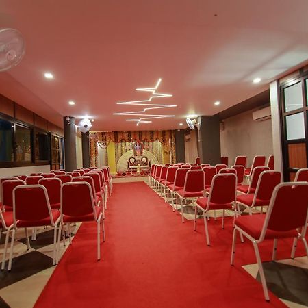 Remanika Regency Hotel Guruvayur Bagian luar foto