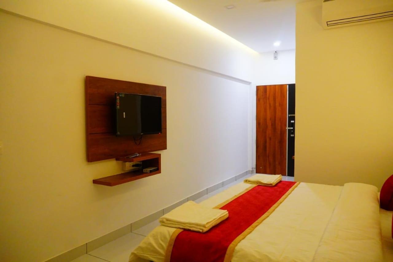 Remanika Regency Hotel Guruvayur Bagian luar foto