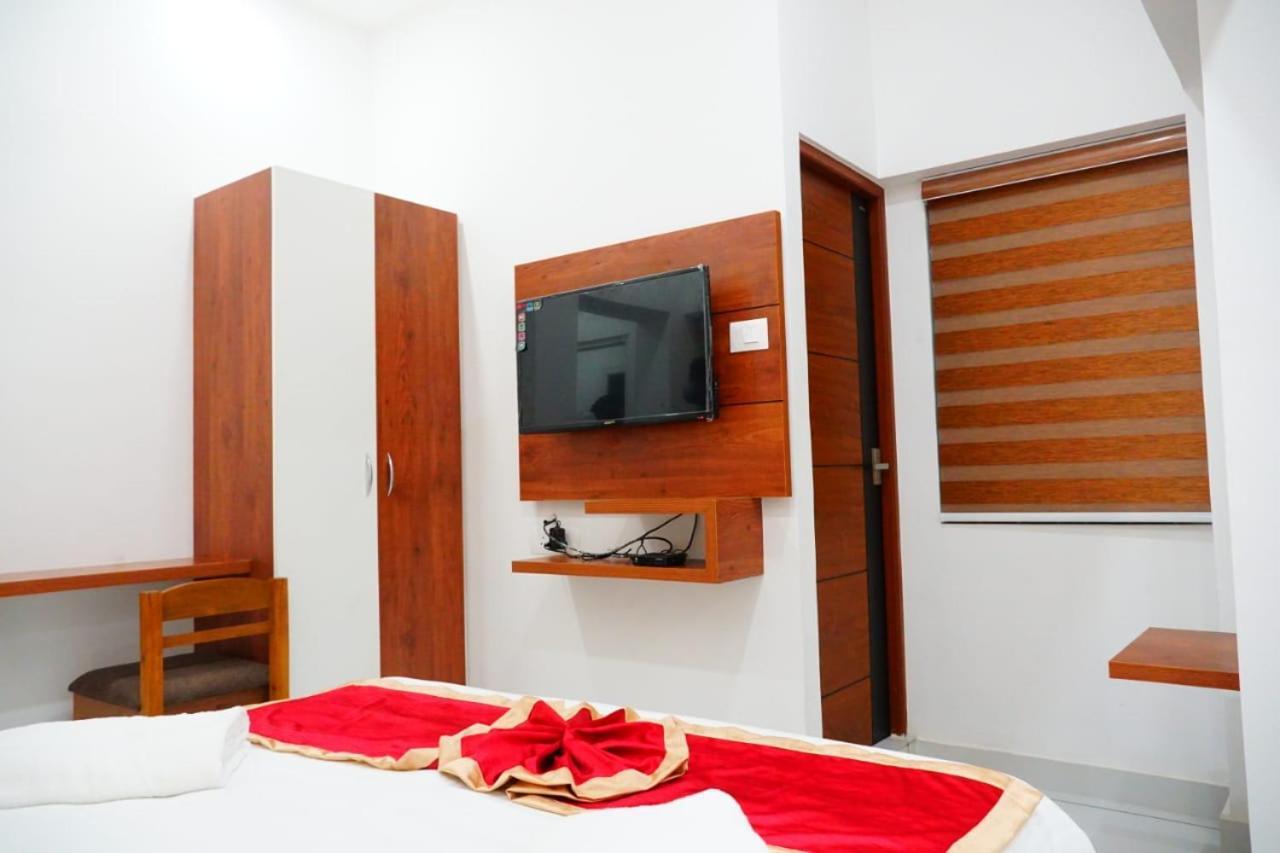 Remanika Regency Hotel Guruvayur Bagian luar foto