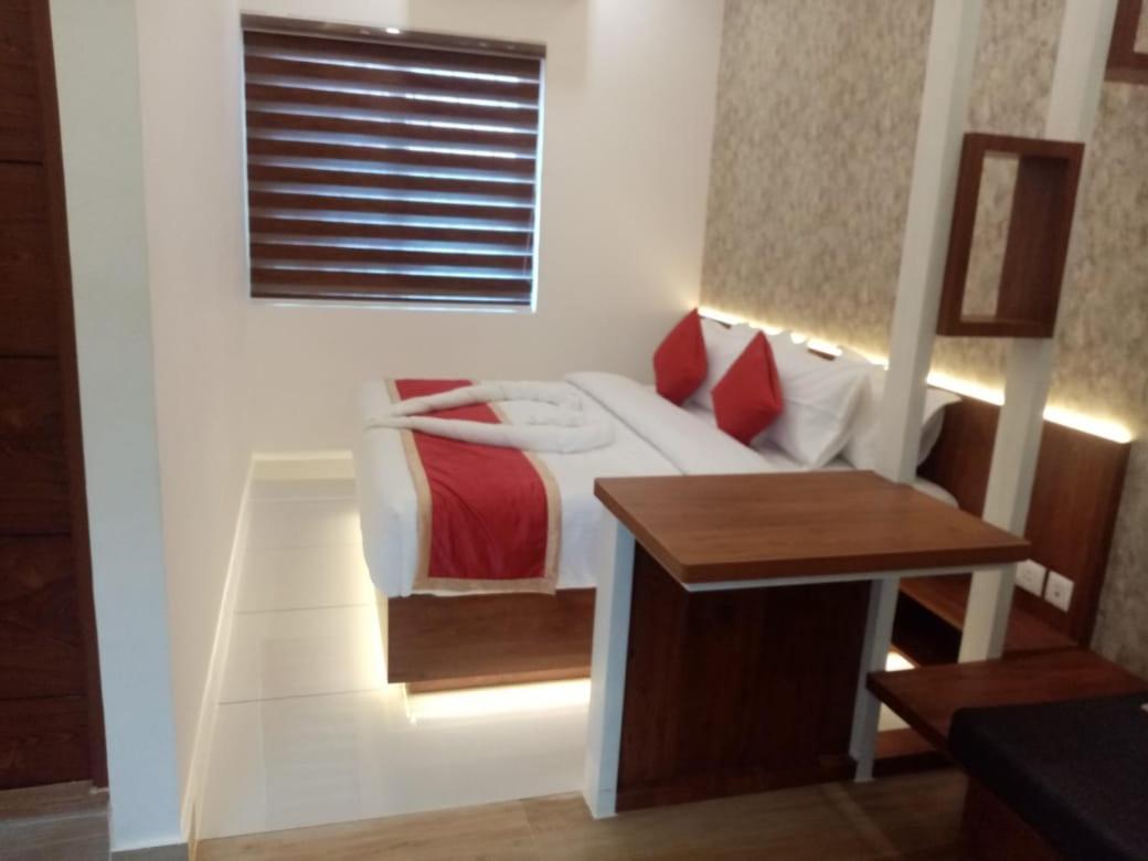 Remanika Regency Hotel Guruvayur Bagian luar foto