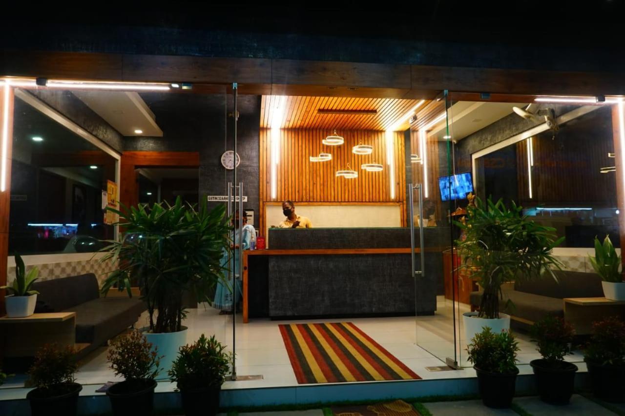 Remanika Regency Hotel Guruvayur Bagian luar foto