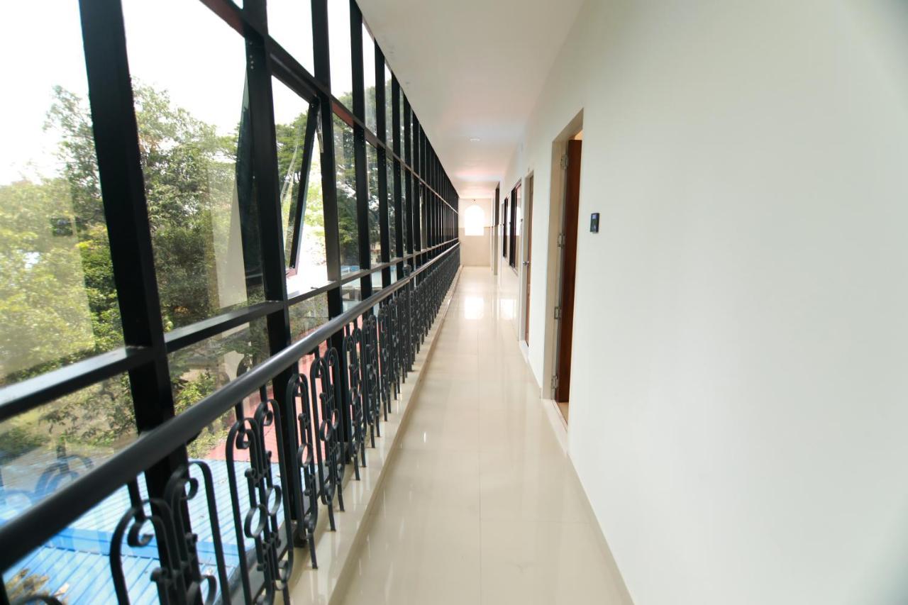 Remanika Regency Hotel Guruvayur Bagian luar foto