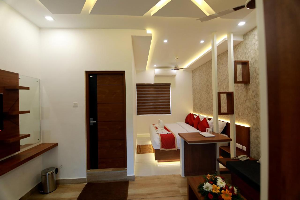 Remanika Regency Hotel Guruvayur Bagian luar foto