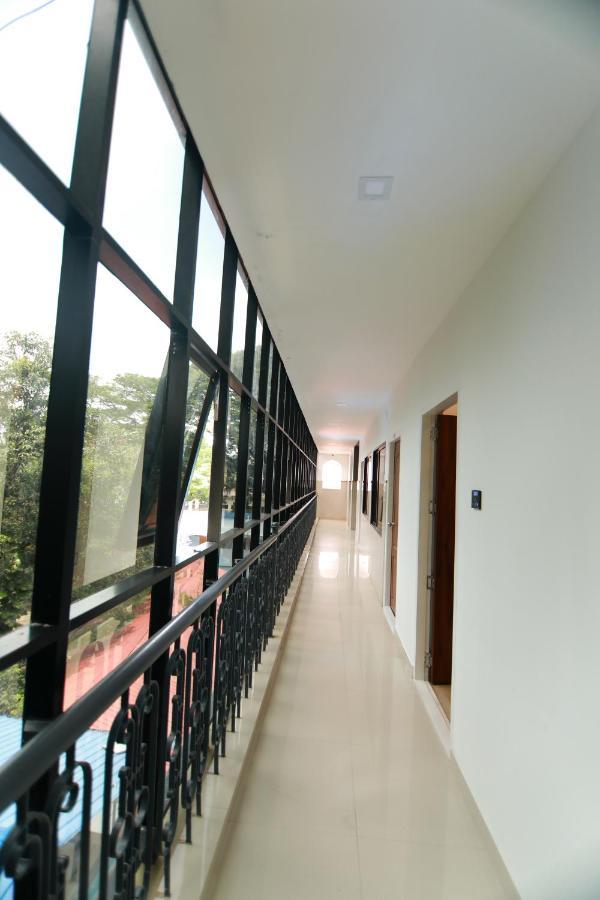 Remanika Regency Hotel Guruvayur Bagian luar foto