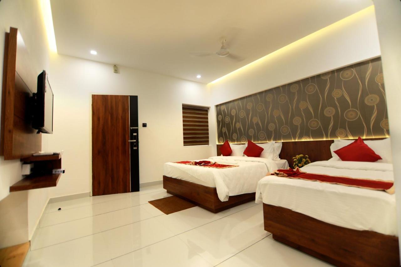 Remanika Regency Hotel Guruvayur Bagian luar foto