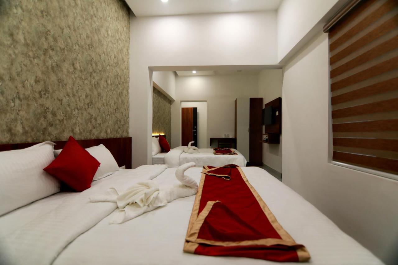 Remanika Regency Hotel Guruvayur Bagian luar foto