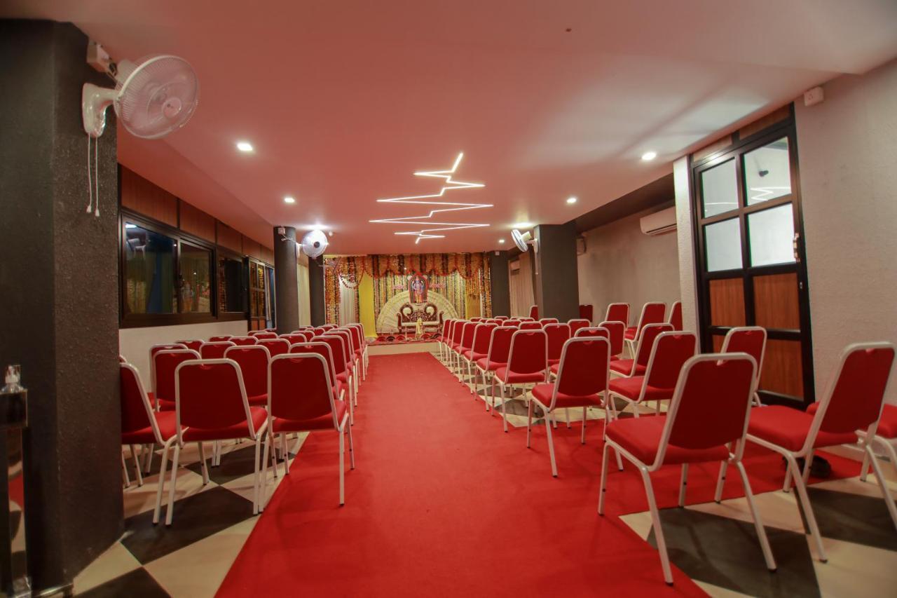 Remanika Regency Hotel Guruvayur Bagian luar foto